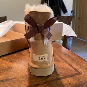 Unused and unworn still new in box - Mini Bailey Boot UGGS (chestnut size 7)